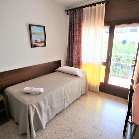 Pension Hostel Costa Brava Лестартит Екстериор снимка