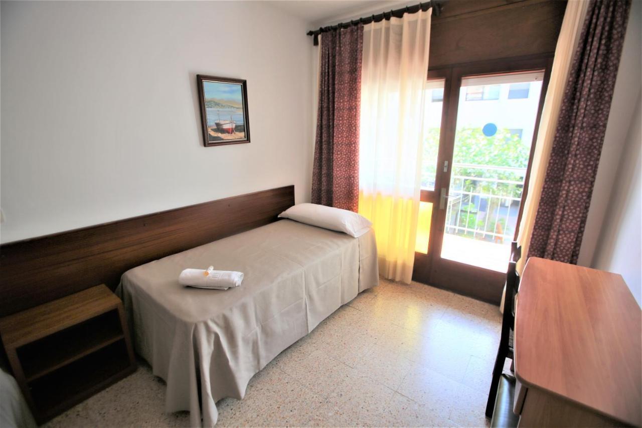 Pension Hostel Costa Brava Лестартит Екстериор снимка
